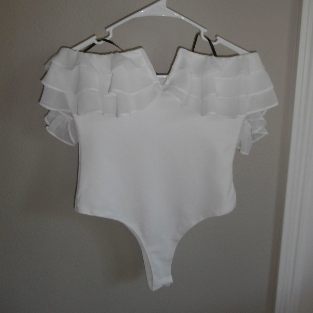 Forever 21, Romantic Ruffle bodysuit, M NWT